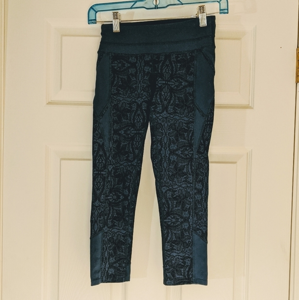 Athleta Ironstone Connect Capri Yoga legging